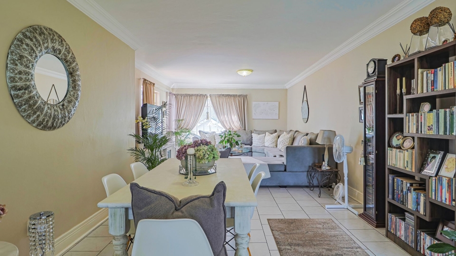 2 Bedroom Property for Sale in Die Hoewes Gauteng
