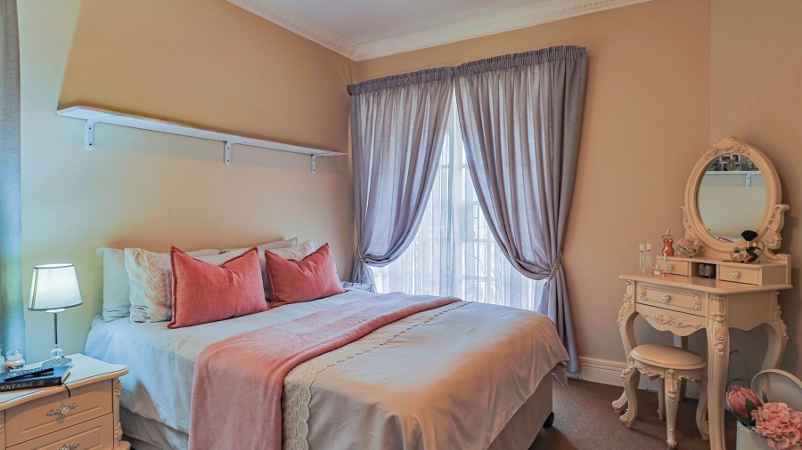 2 Bedroom Property for Sale in Die Hoewes Gauteng