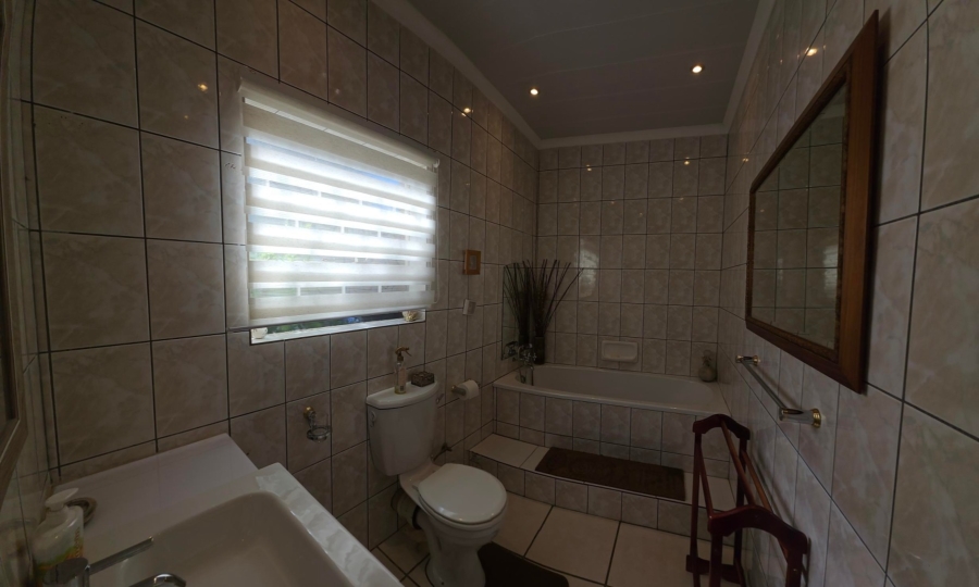 4 Bedroom Property for Sale in Vaal Marina Gauteng