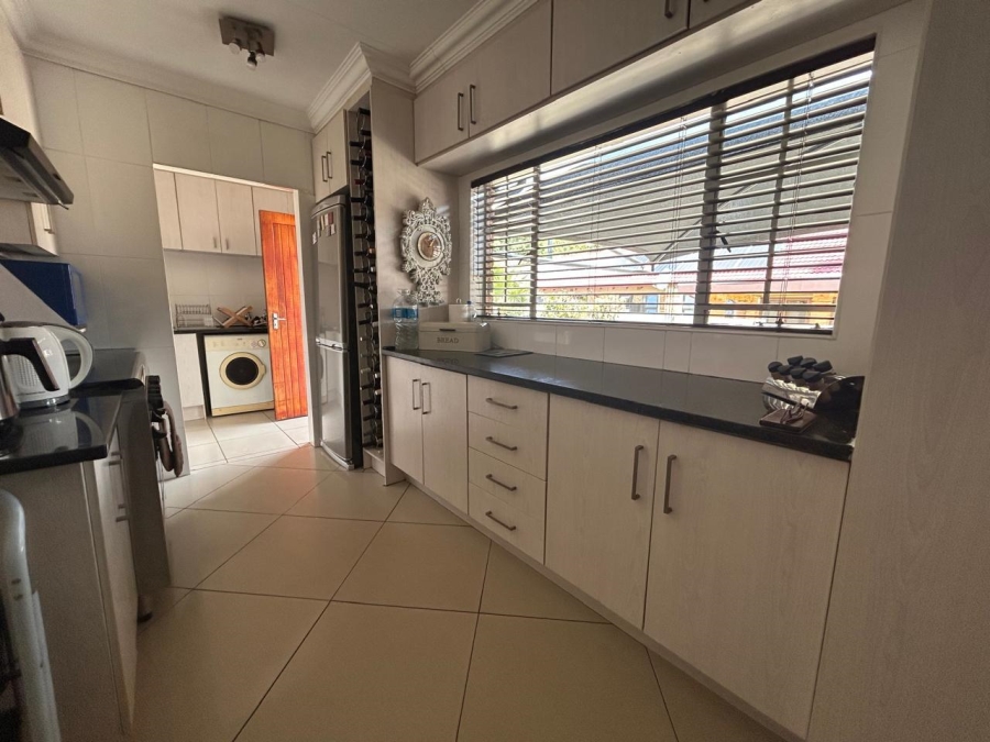 5 Bedroom Property for Sale in Greenhills Gauteng