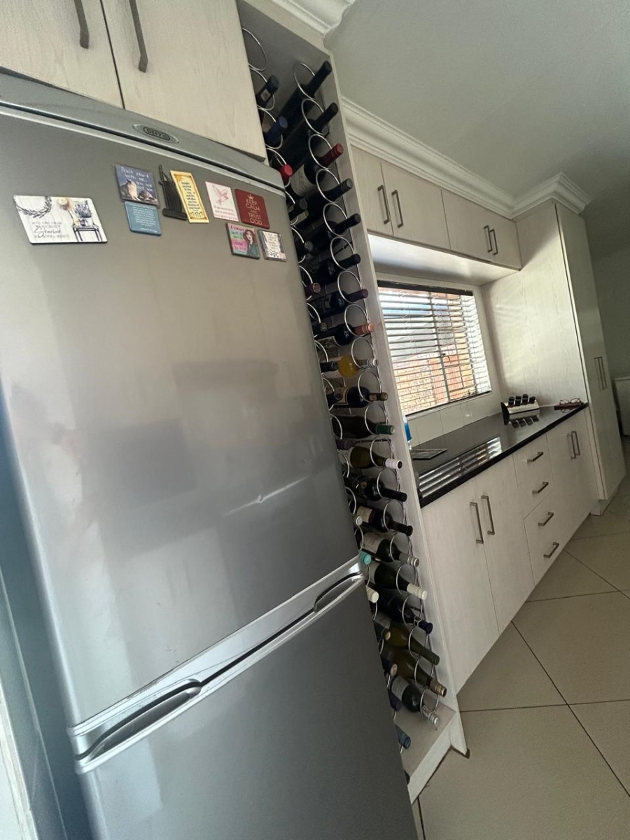 5 Bedroom Property for Sale in Greenhills Gauteng