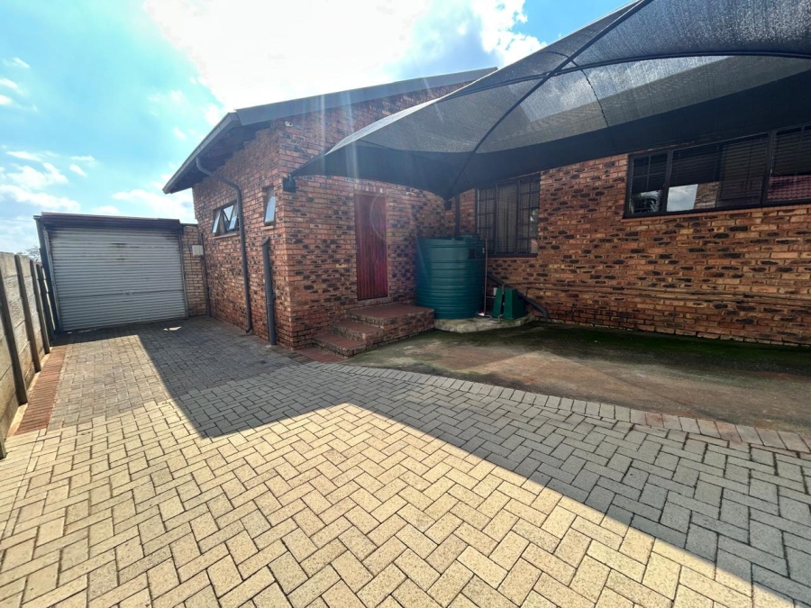 5 Bedroom Property for Sale in Greenhills Gauteng