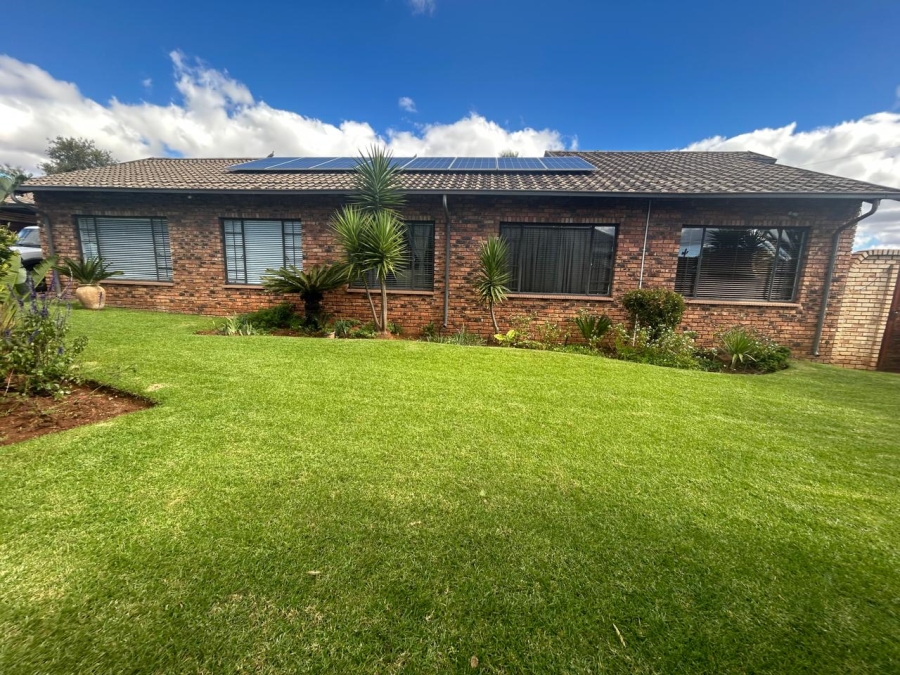 5 Bedroom Property for Sale in Greenhills Gauteng