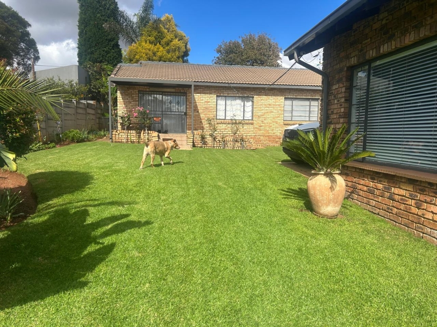 5 Bedroom Property for Sale in Greenhills Gauteng