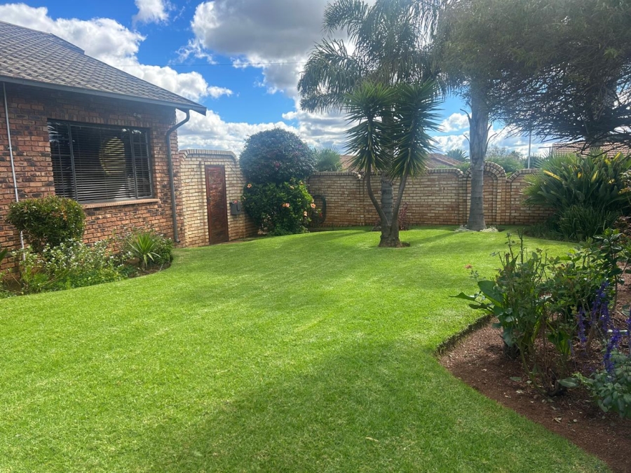 5 Bedroom Property for Sale in Greenhills Gauteng