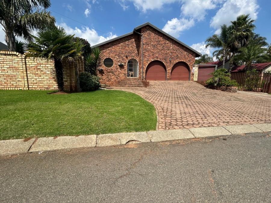 5 Bedroom Property for Sale in Greenhills Gauteng