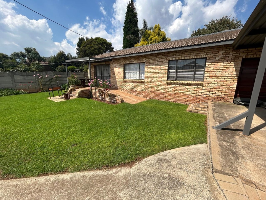5 Bedroom Property for Sale in Greenhills Gauteng