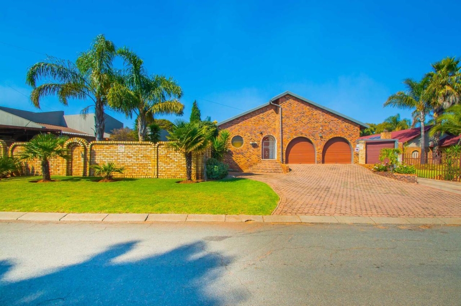 5 Bedroom Property for Sale in Greenhills Gauteng