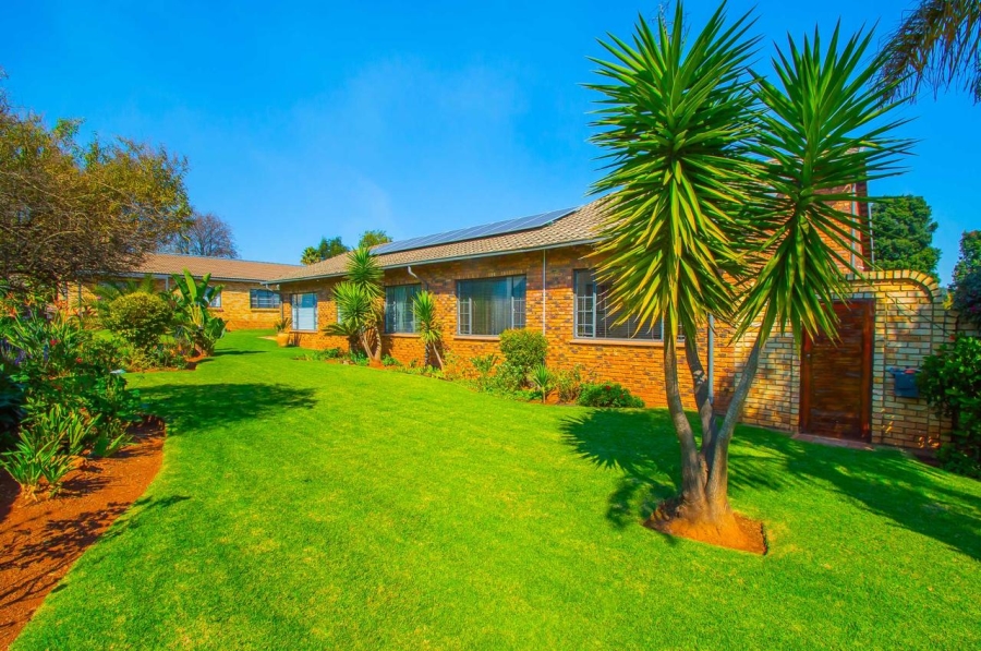 5 Bedroom Property for Sale in Greenhills Gauteng