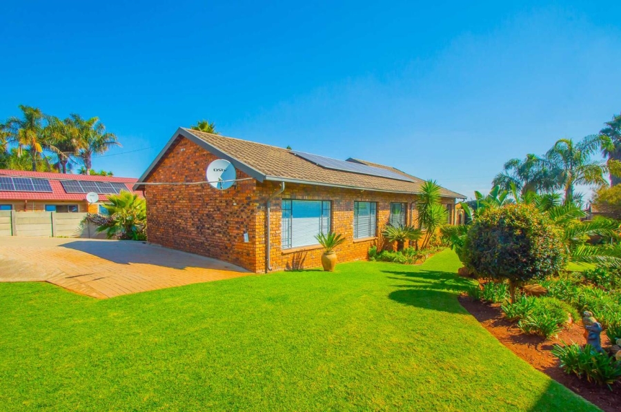 5 Bedroom Property for Sale in Greenhills Gauteng