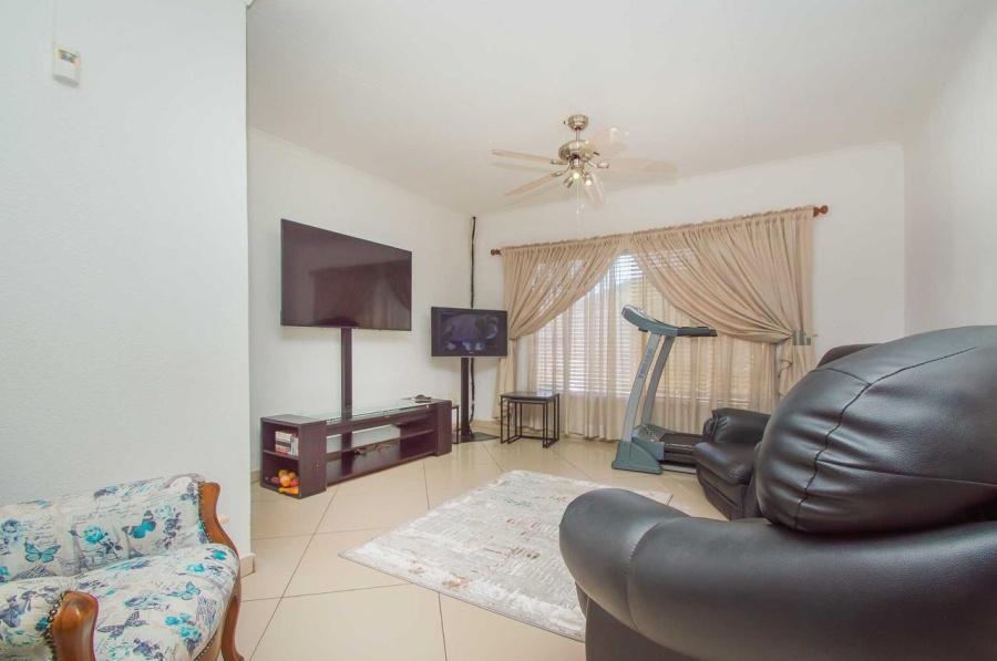 5 Bedroom Property for Sale in Greenhills Gauteng