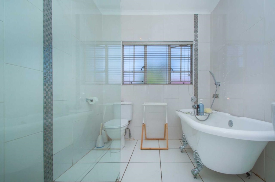 5 Bedroom Property for Sale in Greenhills Gauteng