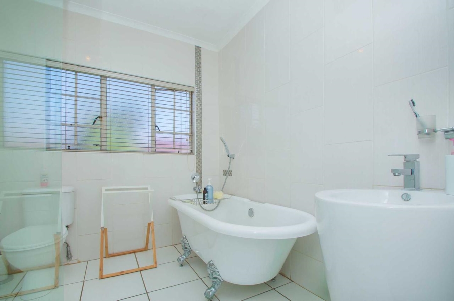 5 Bedroom Property for Sale in Greenhills Gauteng