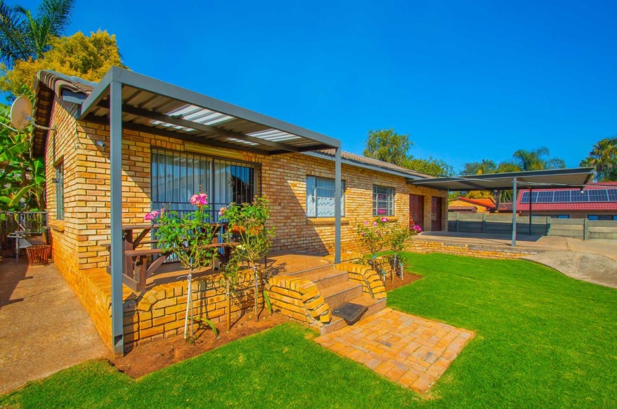5 Bedroom Property for Sale in Greenhills Gauteng