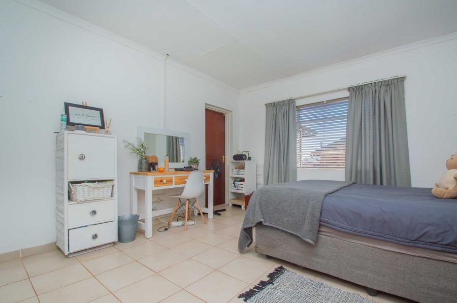 5 Bedroom Property for Sale in Greenhills Gauteng