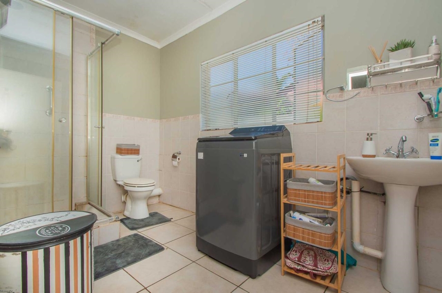 5 Bedroom Property for Sale in Greenhills Gauteng