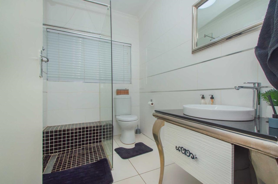 5 Bedroom Property for Sale in Greenhills Gauteng