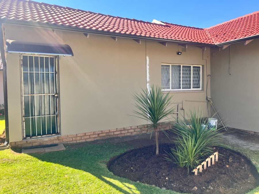 To Let 1 Bedroom Property for Rent in Brackenhurst Gauteng