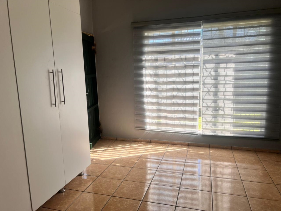 To Let 1 Bedroom Property for Rent in Brackenhurst Gauteng