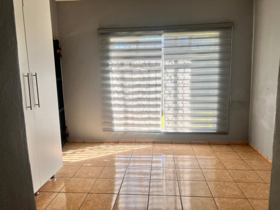 To Let 1 Bedroom Property for Rent in Brackenhurst Gauteng