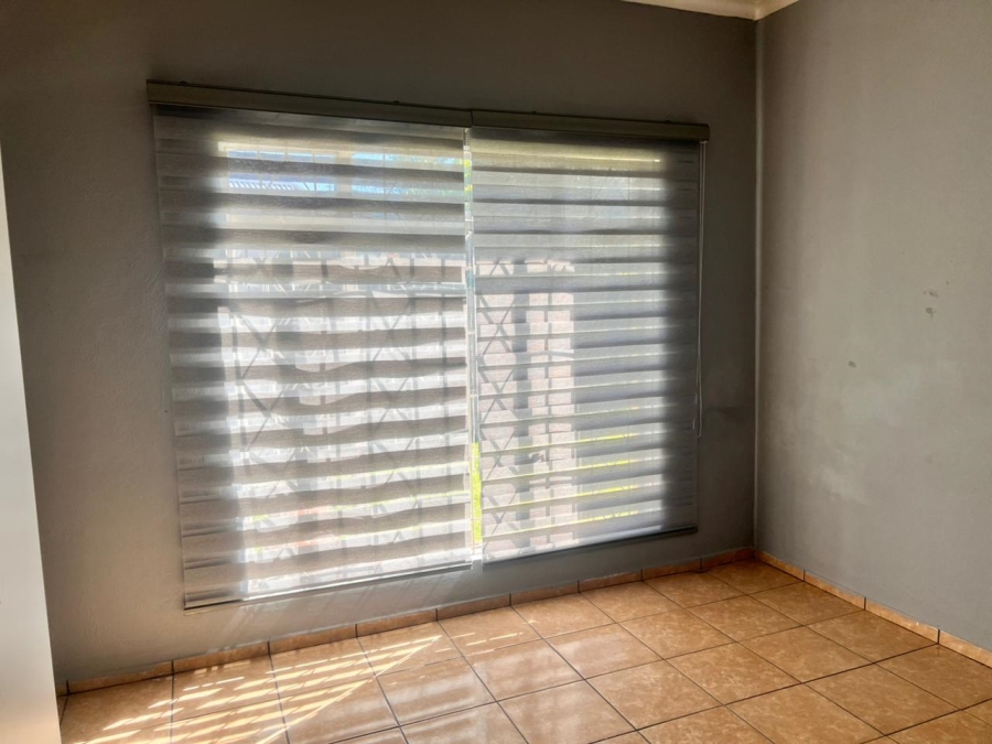 To Let 1 Bedroom Property for Rent in Brackenhurst Gauteng