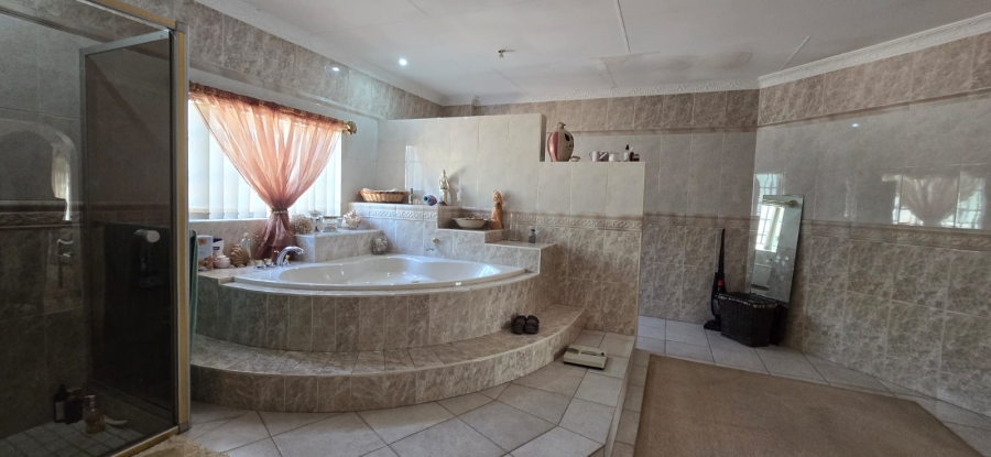 6 Bedroom Property for Sale in Amandasig Gauteng