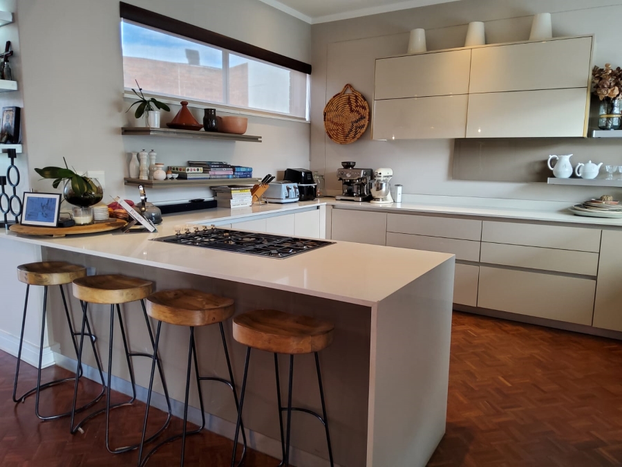 To Let 2 Bedroom Property for Rent in Illovo Gauteng