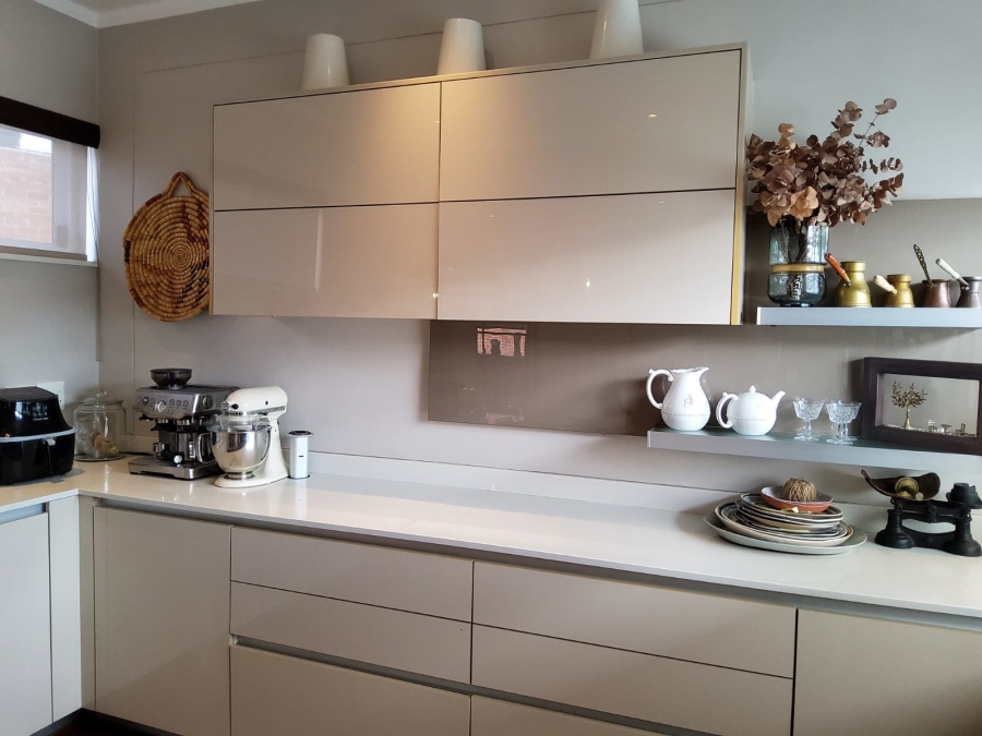 To Let 2 Bedroom Property for Rent in Illovo Gauteng