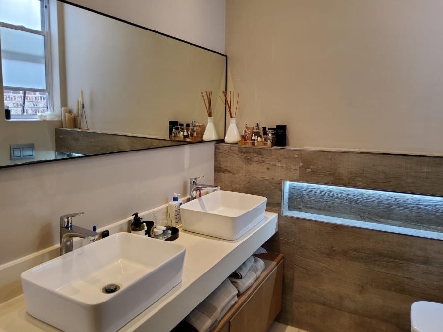 To Let 2 Bedroom Property for Rent in Illovo Gauteng