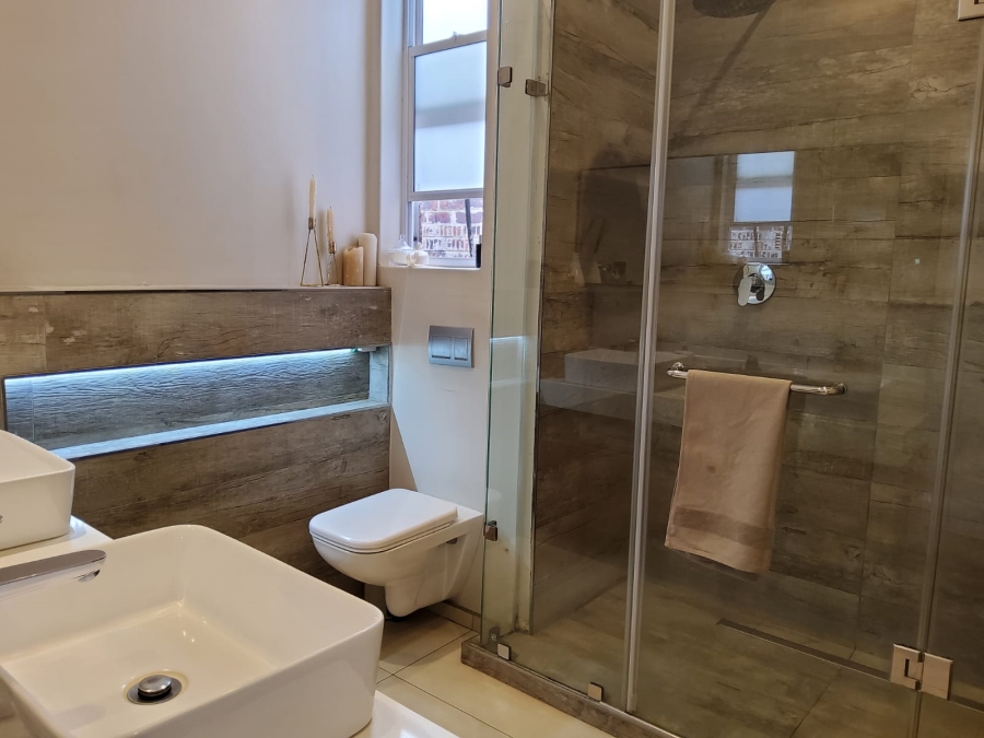 To Let 2 Bedroom Property for Rent in Illovo Gauteng