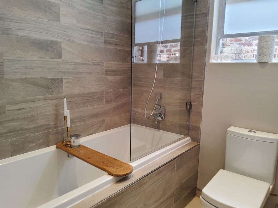 To Let 2 Bedroom Property for Rent in Illovo Gauteng