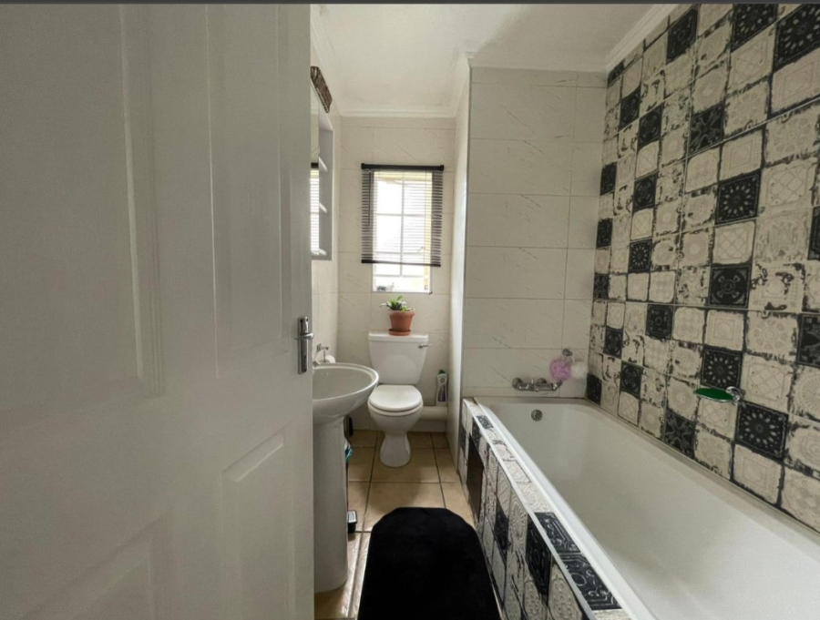3 Bedroom Property for Sale in Meredale Gauteng