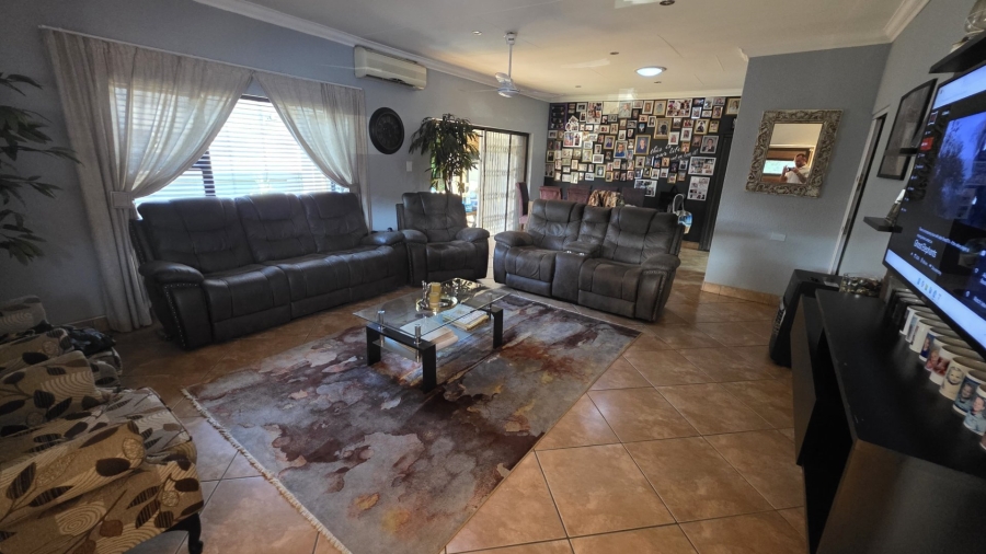 5 Bedroom Property for Sale in Bougainvillea Estate Gauteng