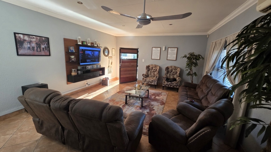 5 Bedroom Property for Sale in Bougainvillea Estate Gauteng