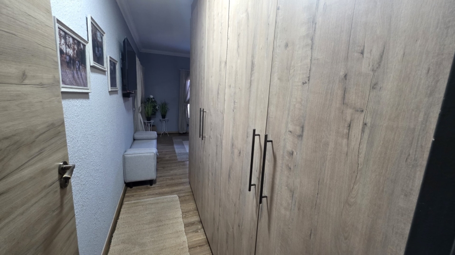 5 Bedroom Property for Sale in Bougainvillea Estate Gauteng