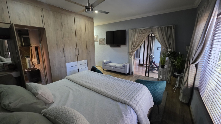 5 Bedroom Property for Sale in Bougainvillea Estate Gauteng