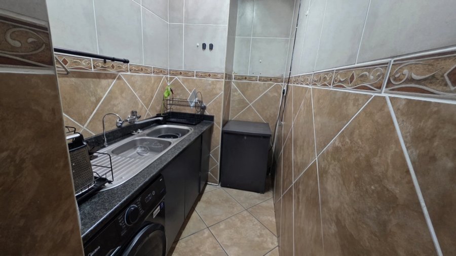 5 Bedroom Property for Sale in Bougainvillea Estate Gauteng