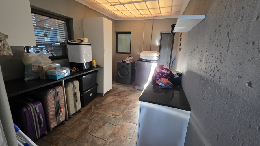 5 Bedroom Property for Sale in Bougainvillea Estate Gauteng