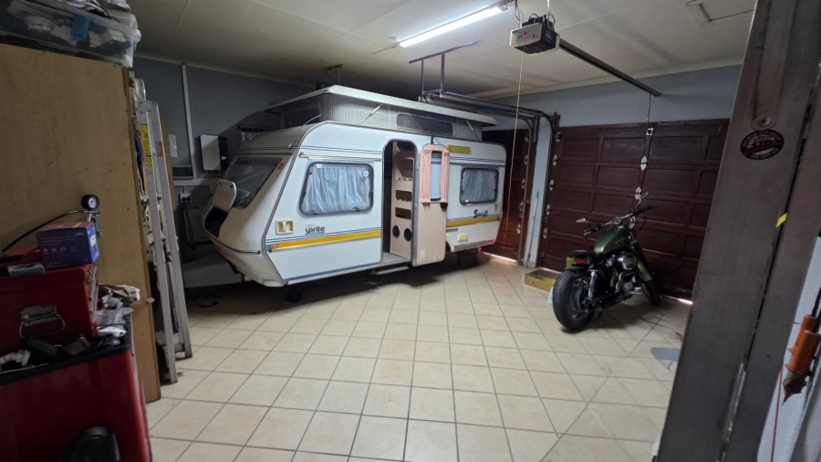 5 Bedroom Property for Sale in Bougainvillea Estate Gauteng