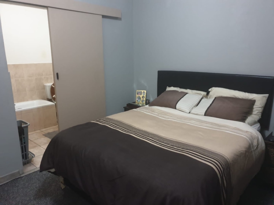 2 Bedroom Property for Sale in Sinoville Gauteng