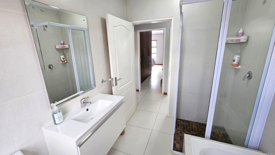 3 Bedroom Property for Sale in Mooikloof Gauteng