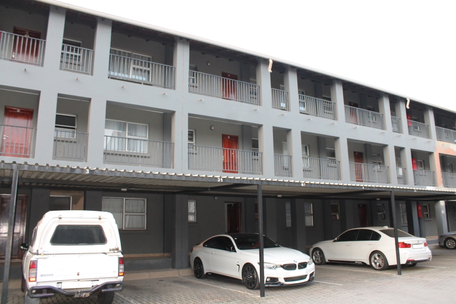 2 Bedroom Property for Sale in Towerby Gauteng