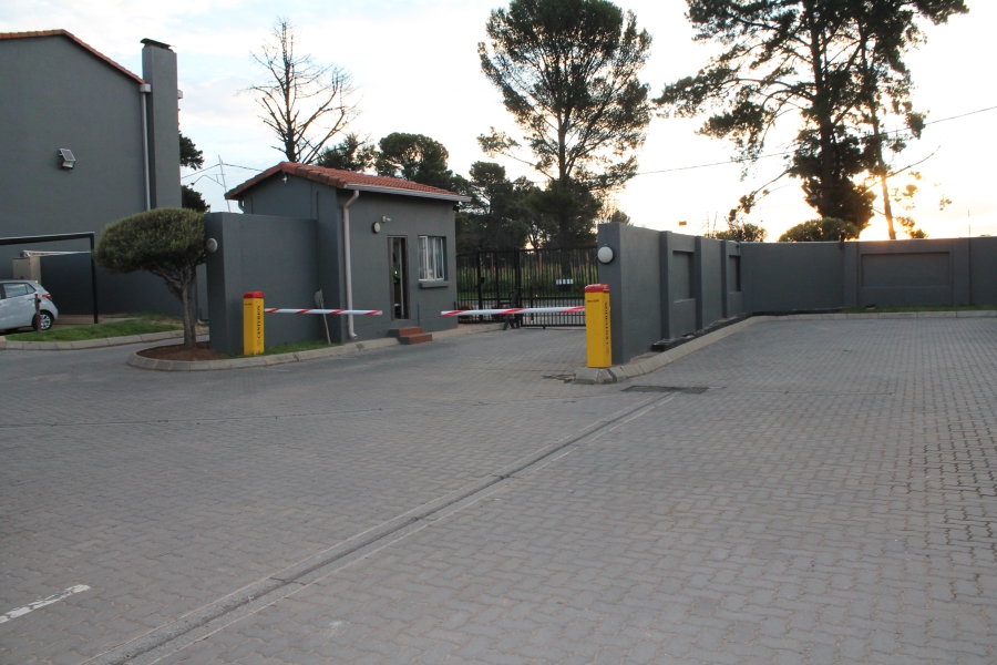 2 Bedroom Property for Sale in Towerby Gauteng