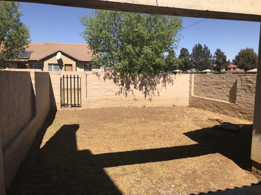 2 Bedroom Property for Sale in Albertsdal Gauteng