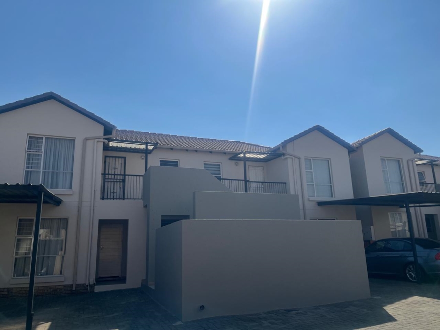 2 Bedroom Property for Sale in Albertsdal Gauteng