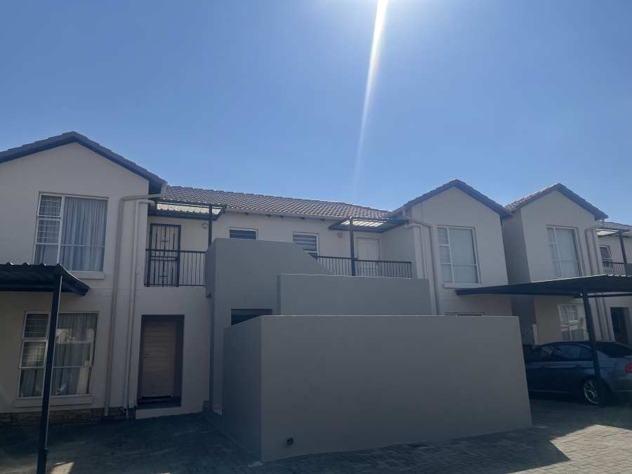 2 Bedroom Property for Sale in Albertsdal Gauteng