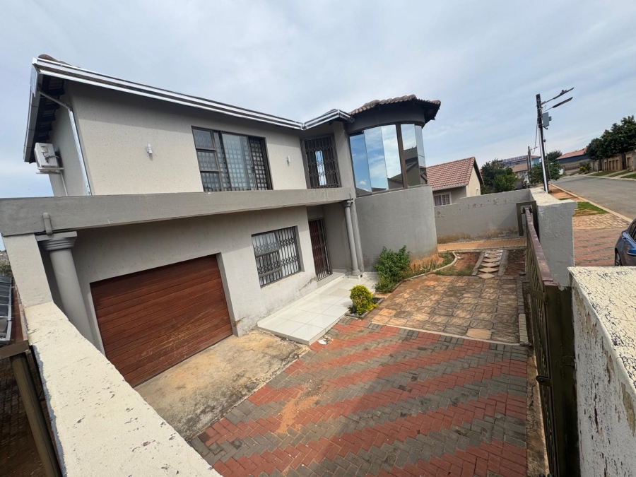 4 Bedroom Property for Sale in Cosmo City Gauteng