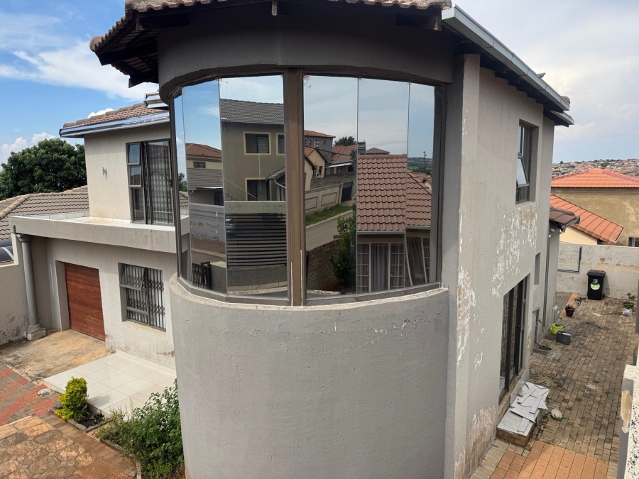 4 Bedroom Property for Sale in Cosmo City Gauteng