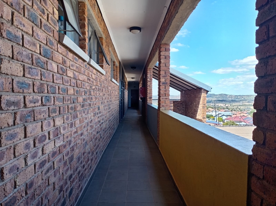 2 Bedroom Property for Sale in Lotus Gardens Gauteng
