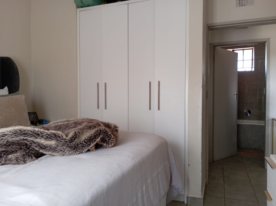2 Bedroom Property for Sale in Lotus Gardens Gauteng